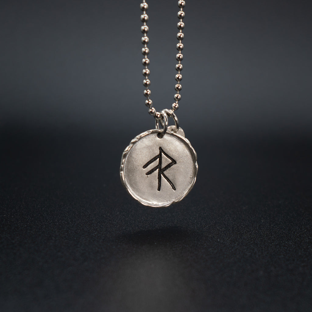 SILVER PENDANT WITH CHAIN - RUNE